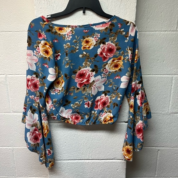 Rue21 Blue Floral Patterned Top. Medium - Picture 6 of 6